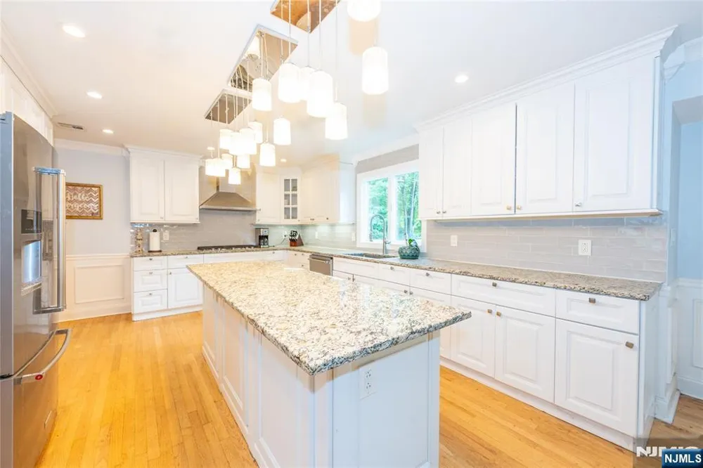 375 Queens Court Ridgewood, NJ 07450