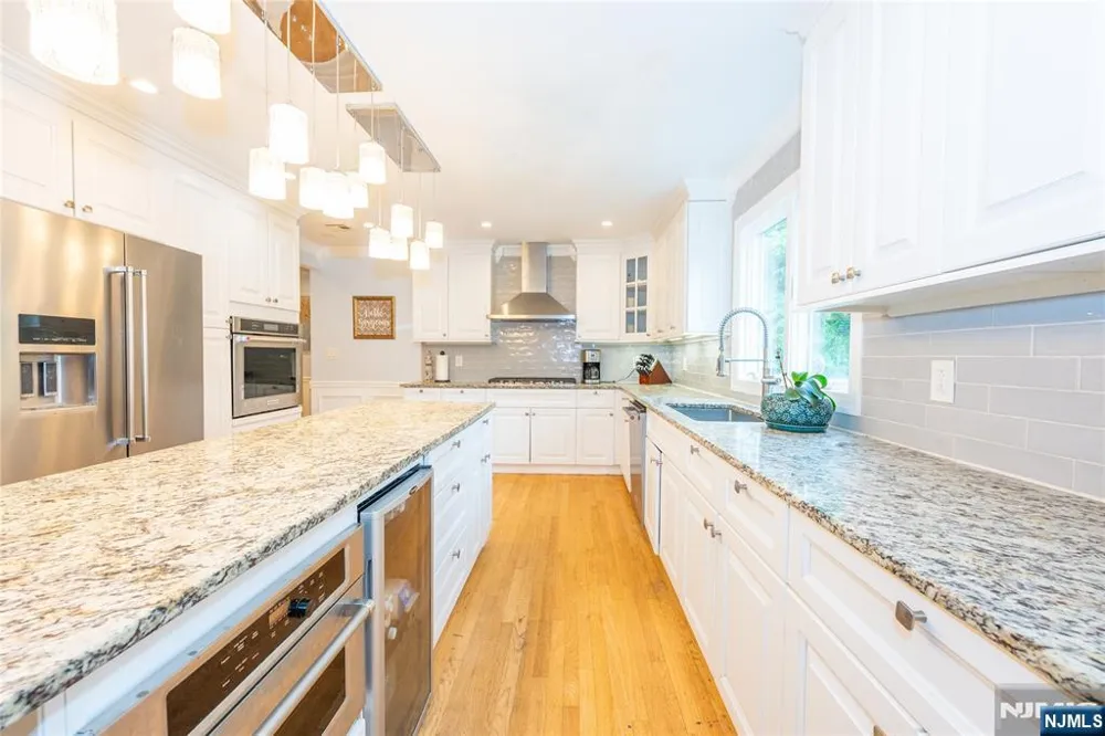 375 Queens Court Ridgewood, NJ 07450