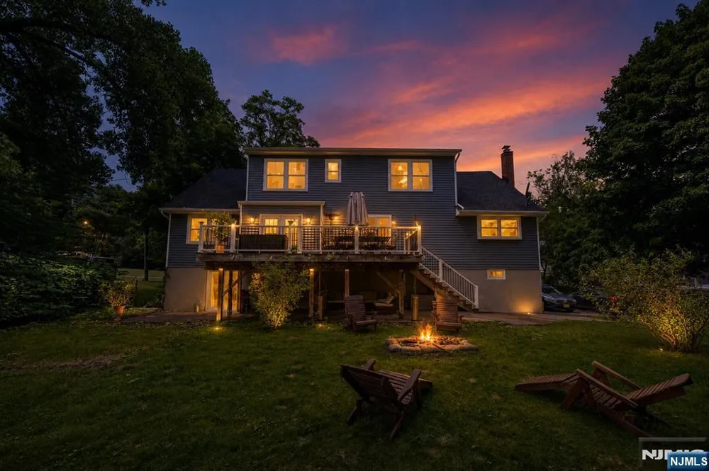 375 Queens Court Ridgewood, NJ 07450