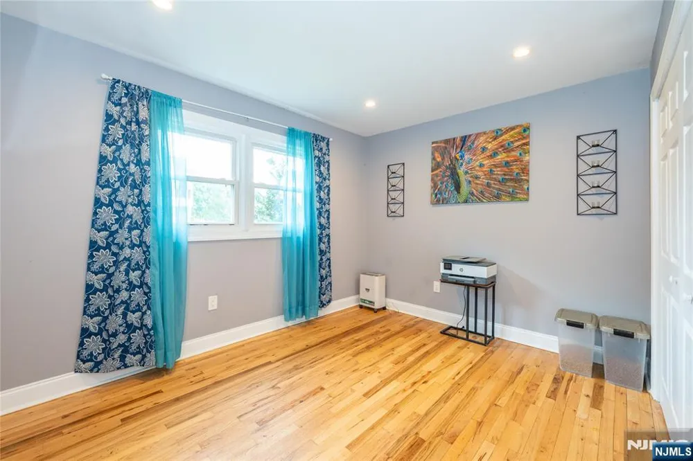 375 Queens Court Ridgewood, NJ 07450