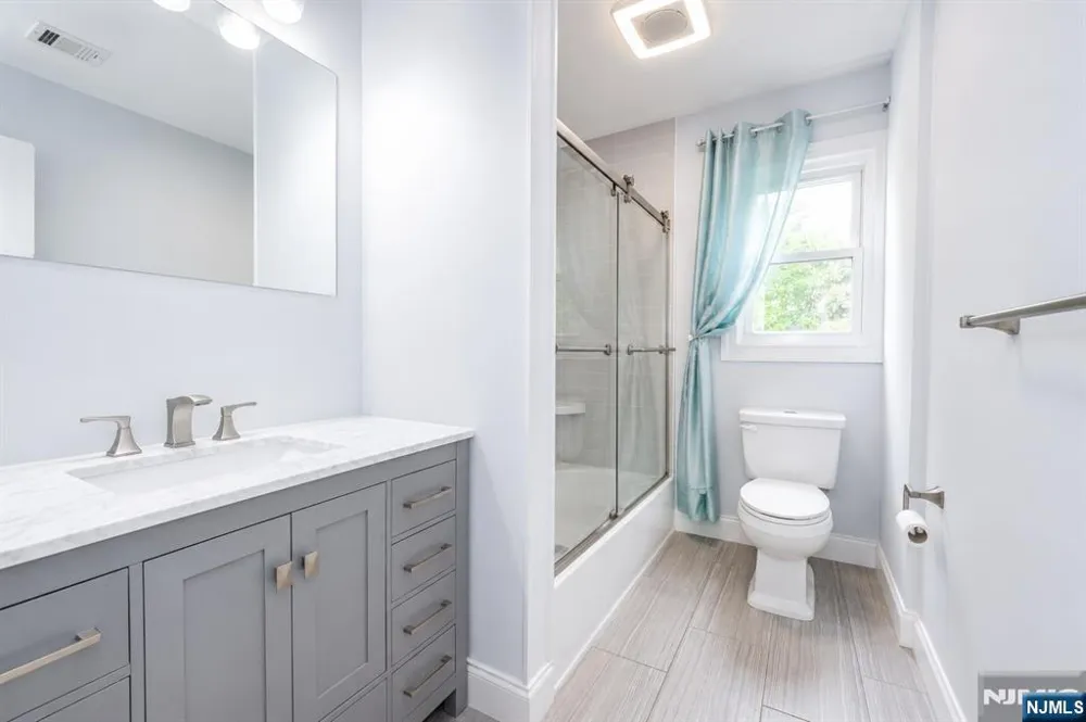 375 Queens Court Ridgewood, NJ 07450
