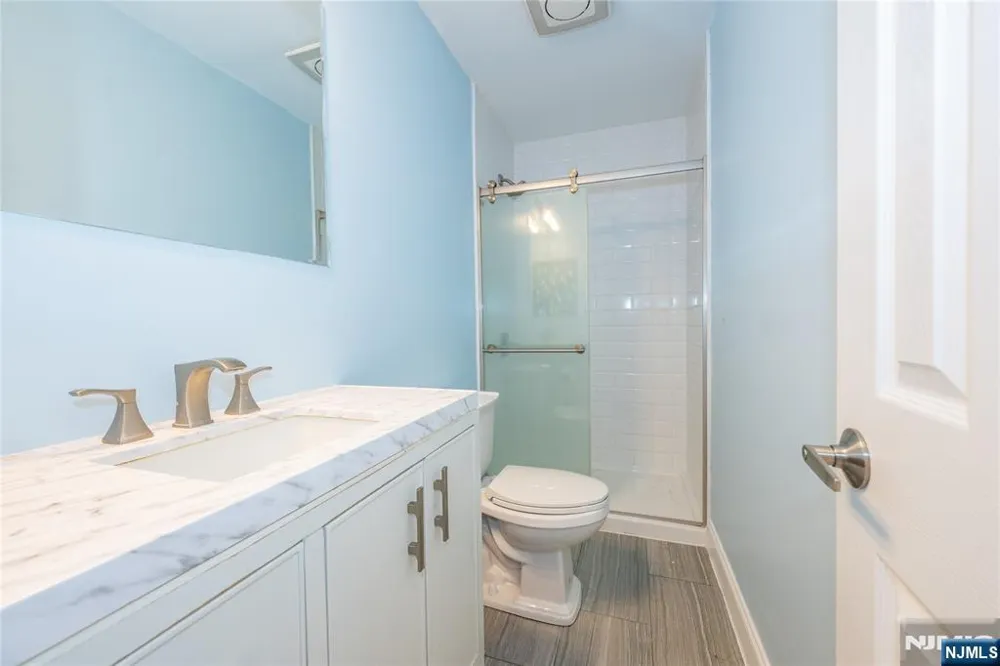 375 Queens Court Ridgewood, NJ 07450