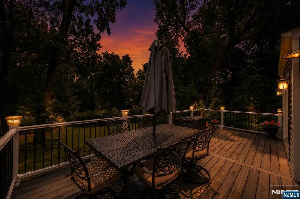 375 Queens Court Ridgewood, NJ 07450