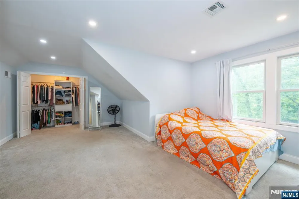 375 Queens Court Ridgewood, NJ 07450