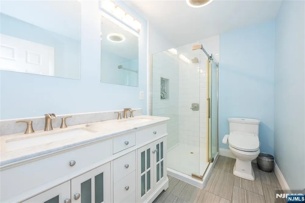 375 Queens Court Ridgewood, NJ 07450