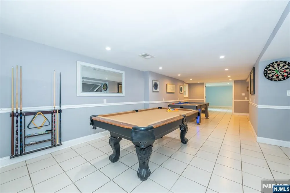 375 Queens Court Ridgewood, NJ 07450