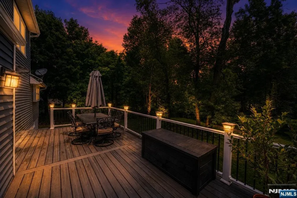 375 Queens Court Ridgewood, NJ 07450