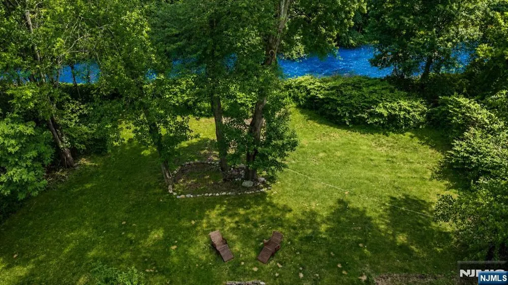 375 Queens Court Ridgewood, NJ 07450