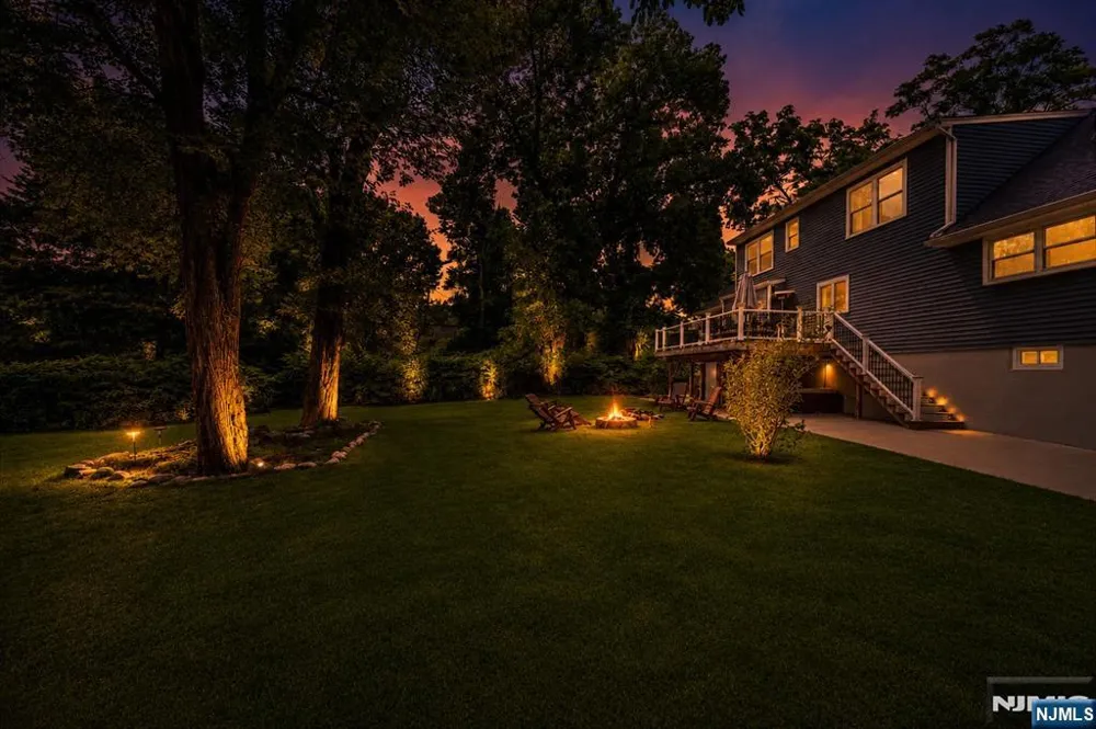 375 Queens Court Ridgewood, NJ 07450