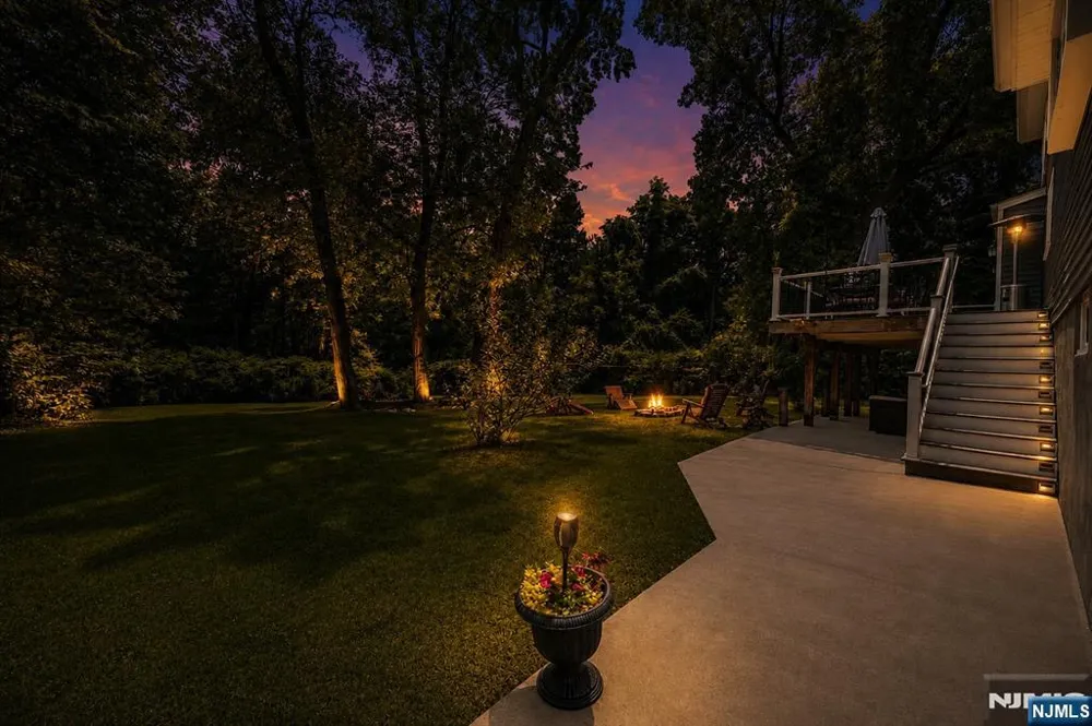 375 Queens Court Ridgewood, NJ 07450