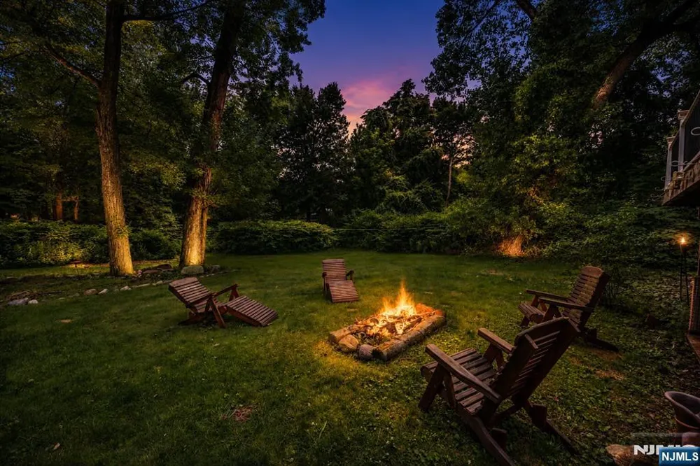 375 Queens Court Ridgewood, NJ 07450
