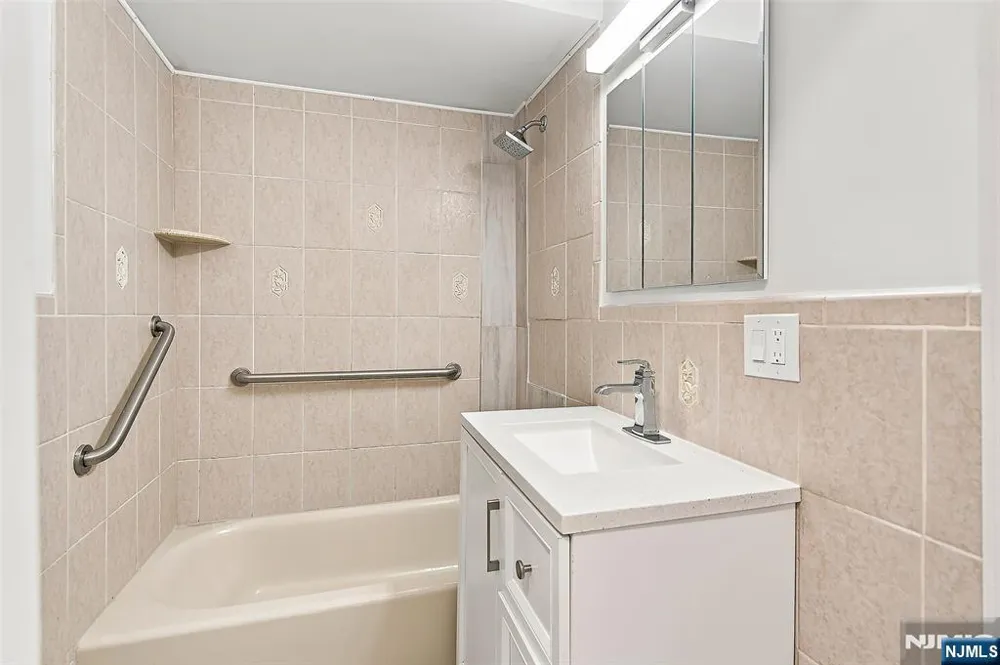 41 Central Avenue 41 A Rochelle Park, NJ 07662