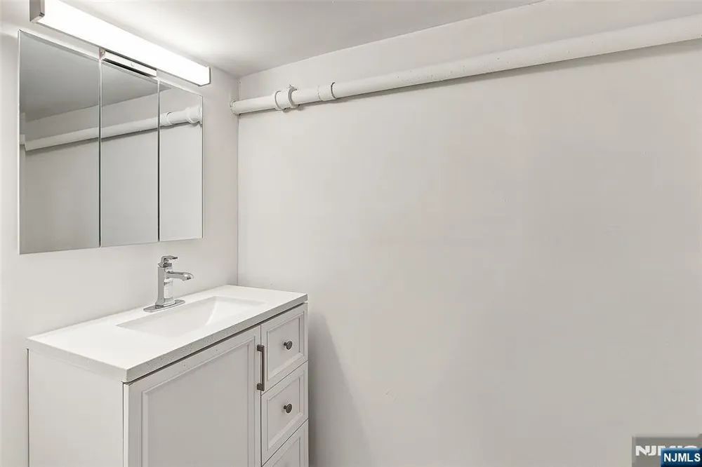 41 Central Avenue 41 A Rochelle Park, NJ 07662
