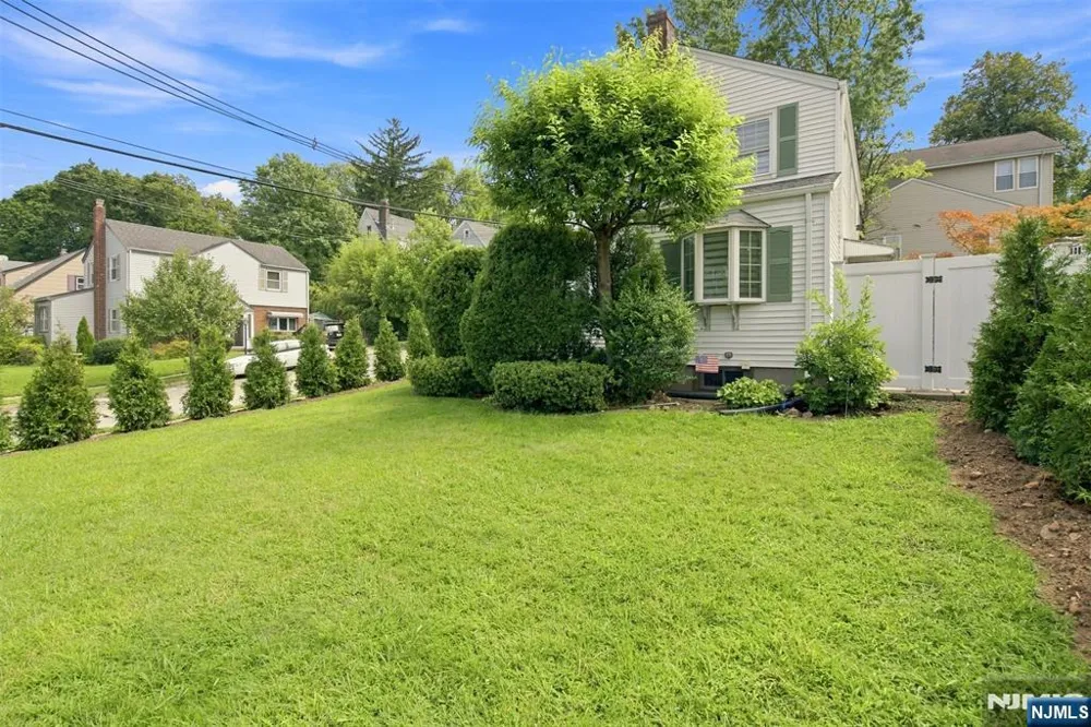 100 Overlook Avenue Leonia, NJ 07605