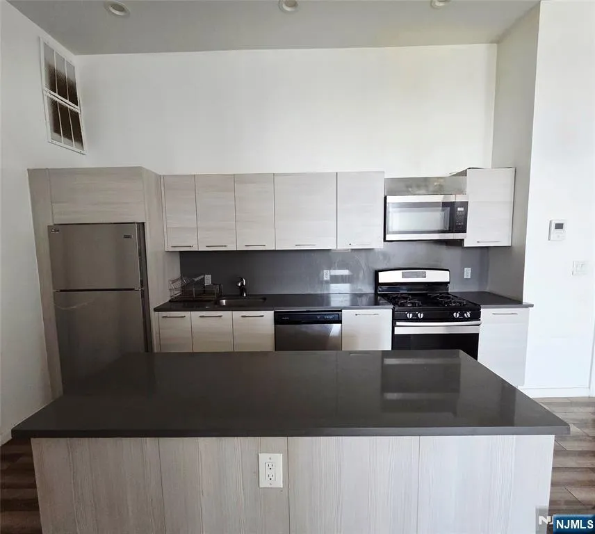 795 Main Avenue 7 Passaic, NJ 07055