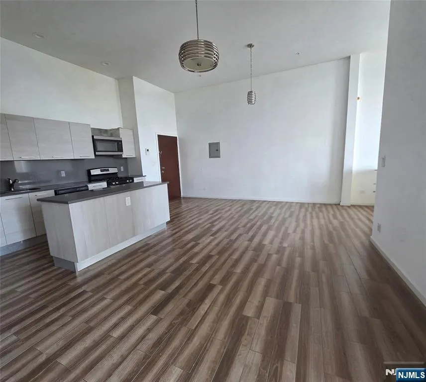 795 Main Avenue 7 Passaic, NJ 07055