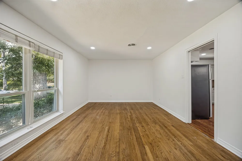 10422 Lake Gardens Drive Dallas, TX 75218