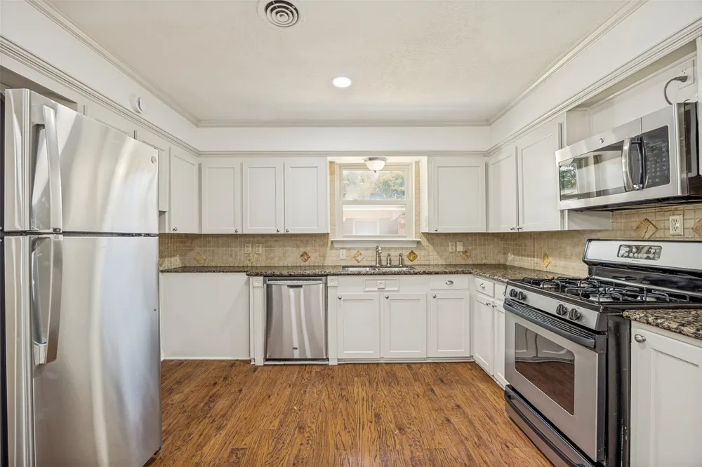 10422 Lake Gardens Drive Dallas, TX 75218