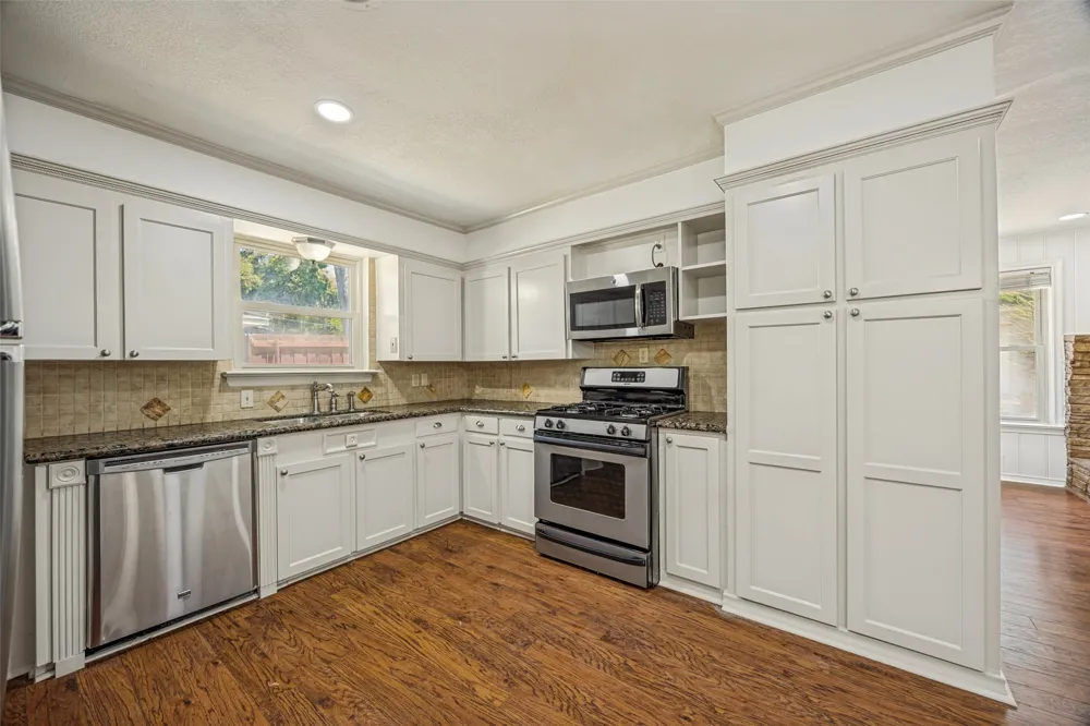 10422 Lake Gardens Drive Dallas, TX 75218