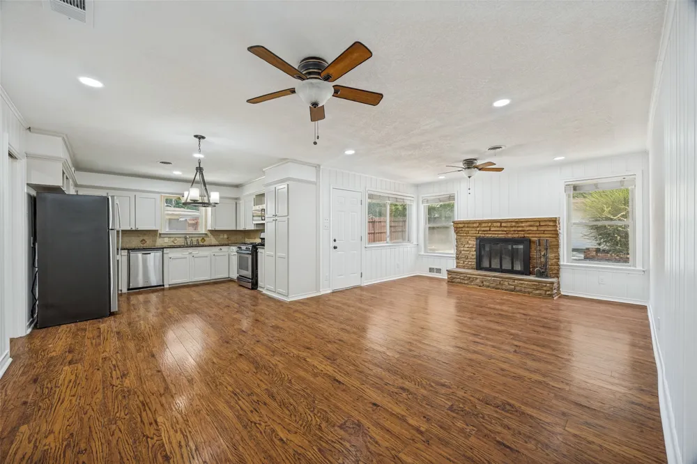10422 Lake Gardens Drive Dallas, TX 75218