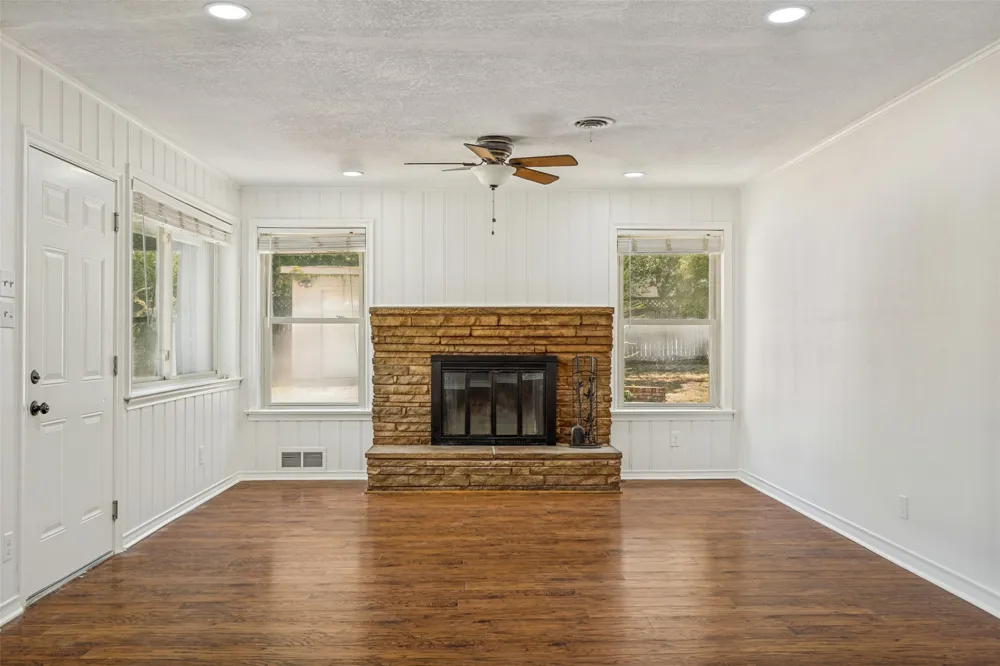 10422 Lake Gardens Drive Dallas, TX 75218