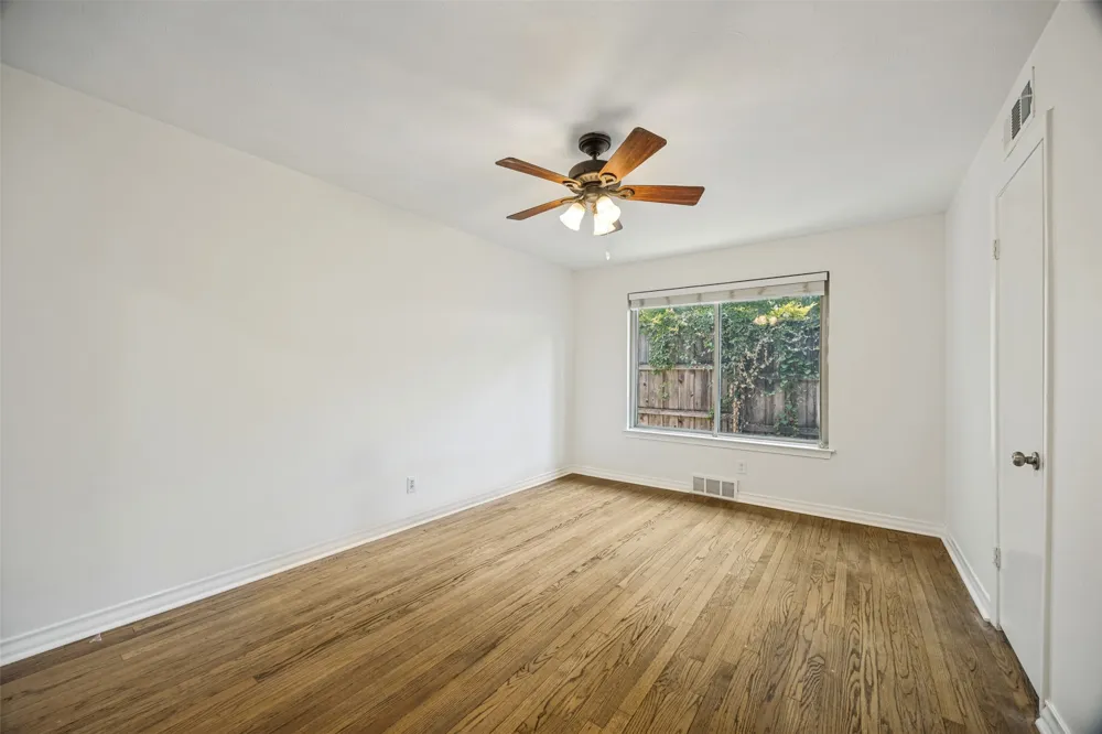 10422 Lake Gardens Drive Dallas, TX 75218