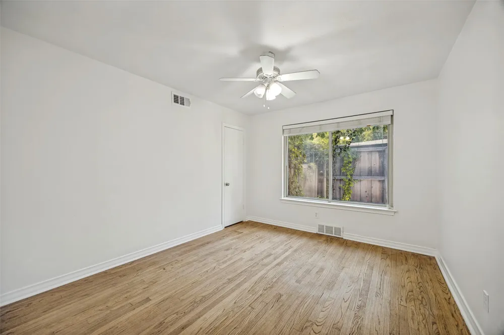 10422 Lake Gardens Drive Dallas, TX 75218