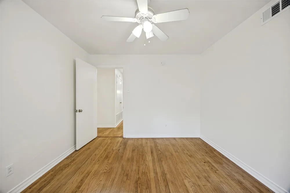 10422 Lake Gardens Drive Dallas, TX 75218