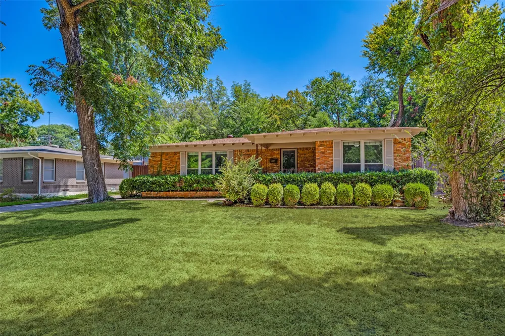 10422 Lake Gardens Drive Dallas, TX 75218
