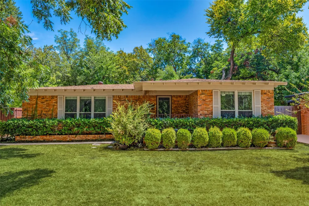 10422 Lake Gardens Drive Dallas, TX 75218