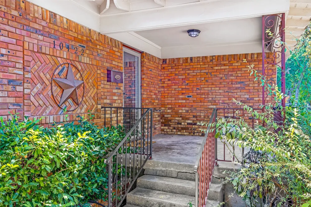 10422 Lake Gardens Drive Dallas, TX 75218