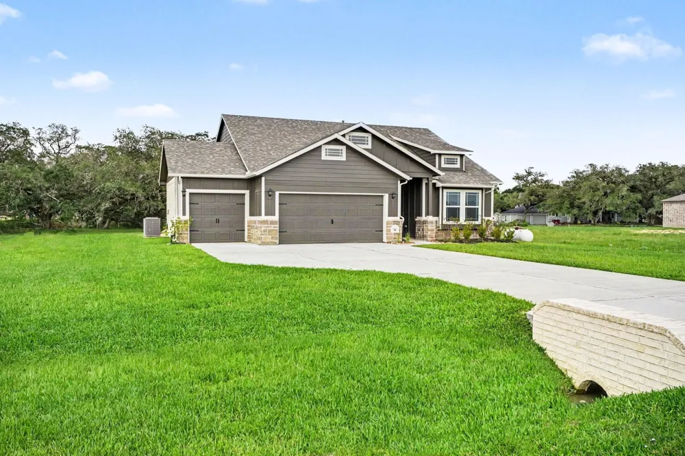 25 Red Barn Road Bay City, TX 77414