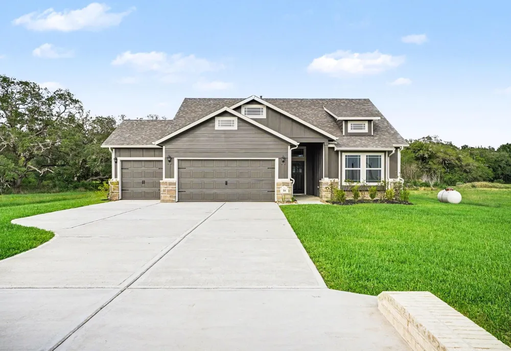 25 Red Barn Road Bay City, TX 77414