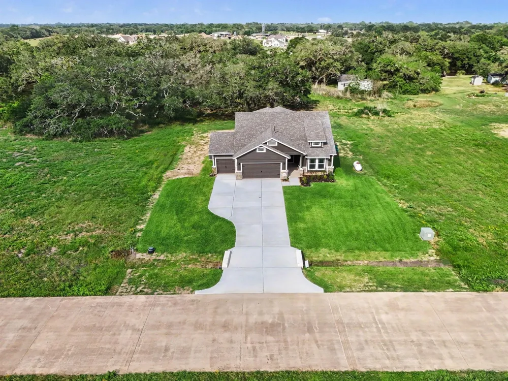 25 Red Barn Road Bay City, TX 77414