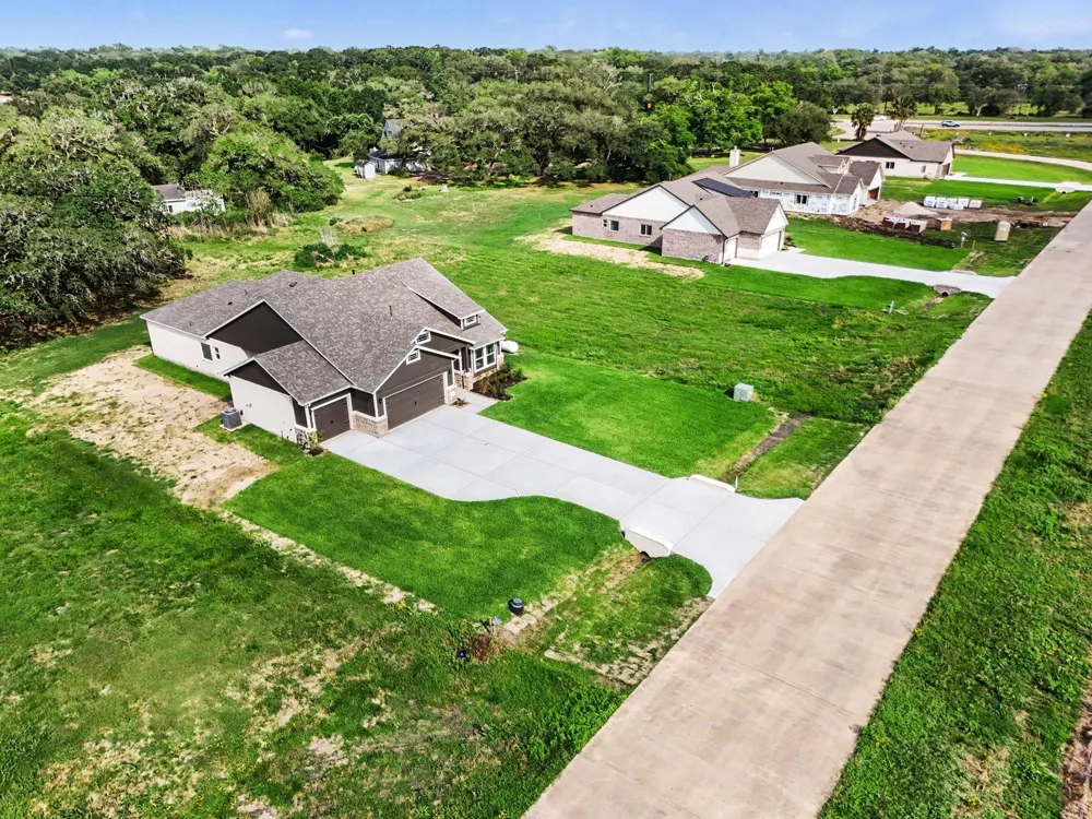 25 Red Barn Road Bay City, TX 77414