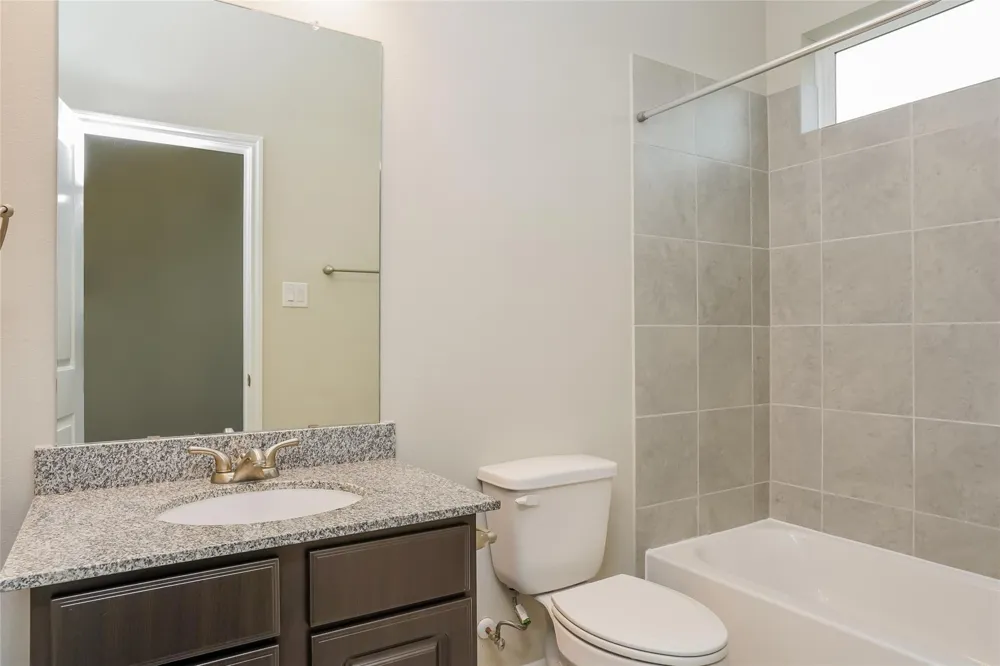 651 Lakeland Circle Rosharon, TX 77583