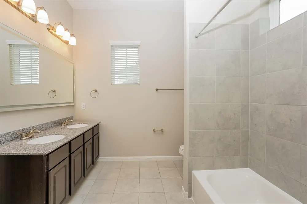 651 Lakeland Circle Rosharon, TX 77583