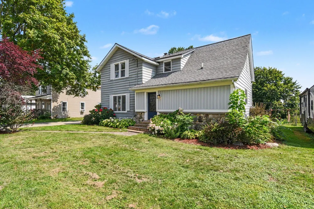 34 S Main Street NW Casnovia, MI 49318