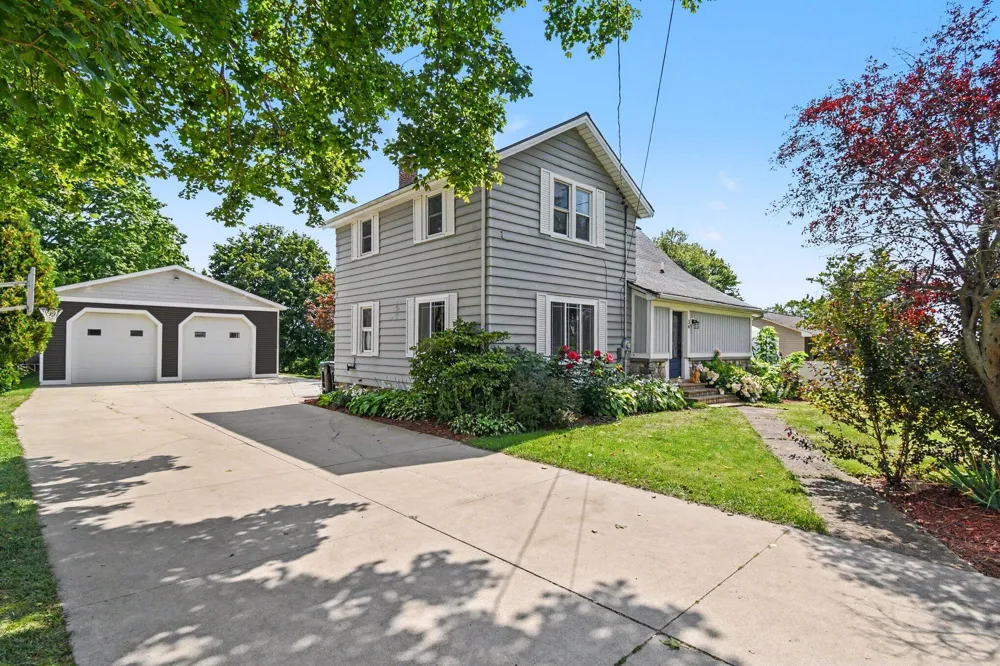 34 S Main Street NW Casnovia, MI 49318