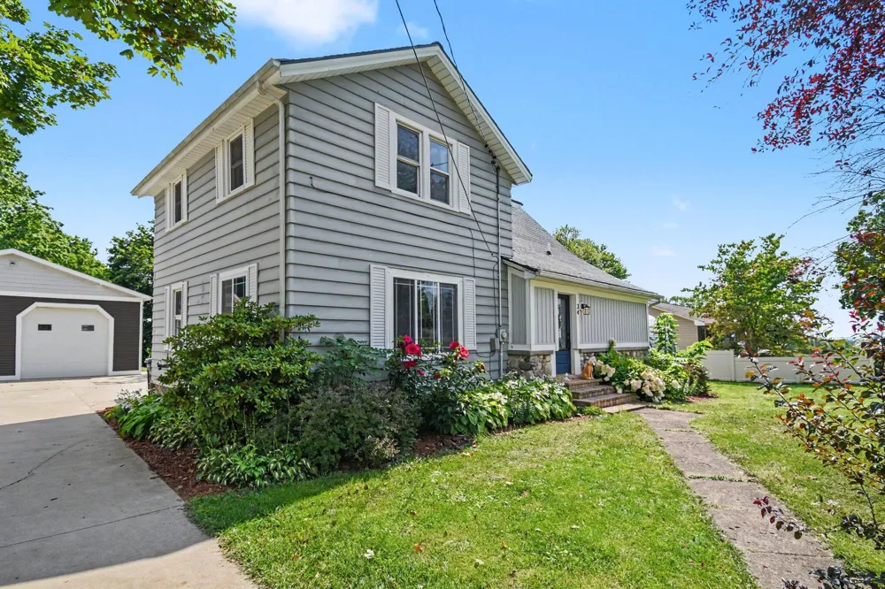 34 S Main Street NW Casnovia, MI 49318