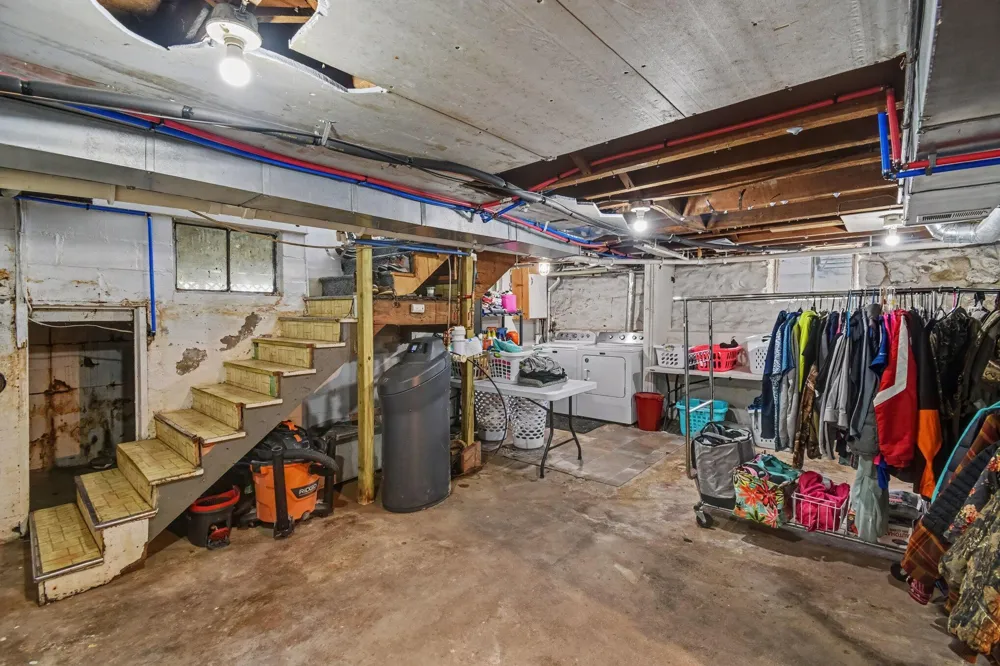 34 S Main Street NW Casnovia, MI 49318