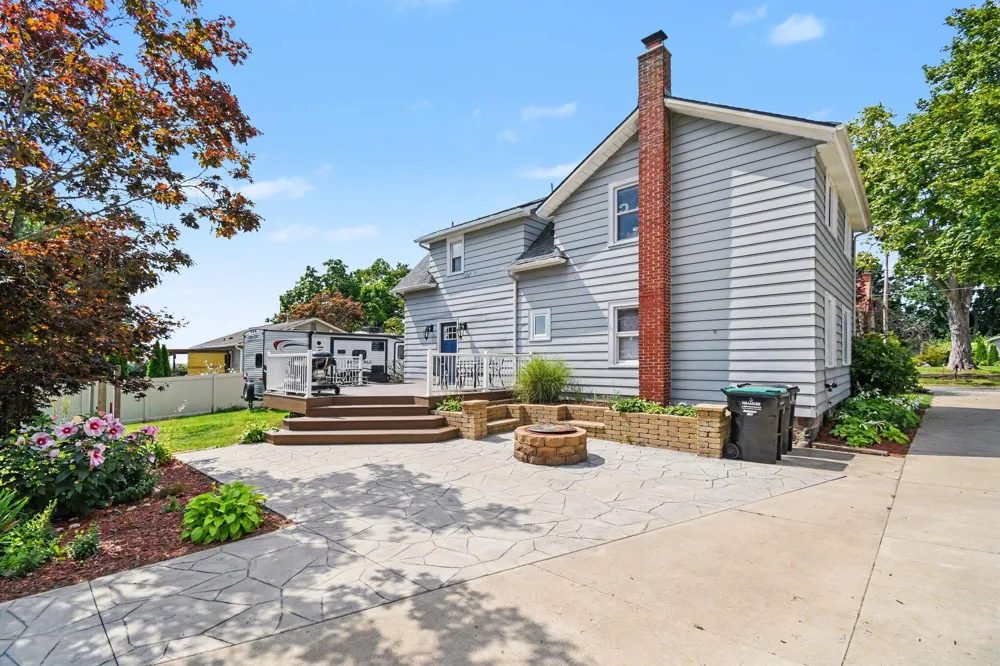 34 S Main Street NW Casnovia, MI 49318