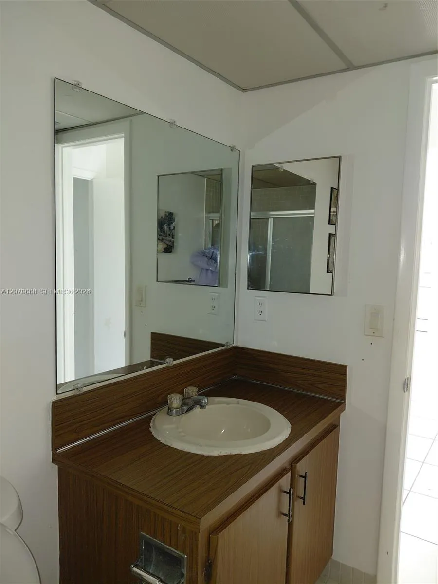16 Camden Ln Boynton Beach, FL 33426