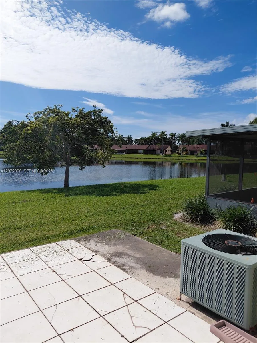 16 Camden Ln Boynton Beach, FL 33426