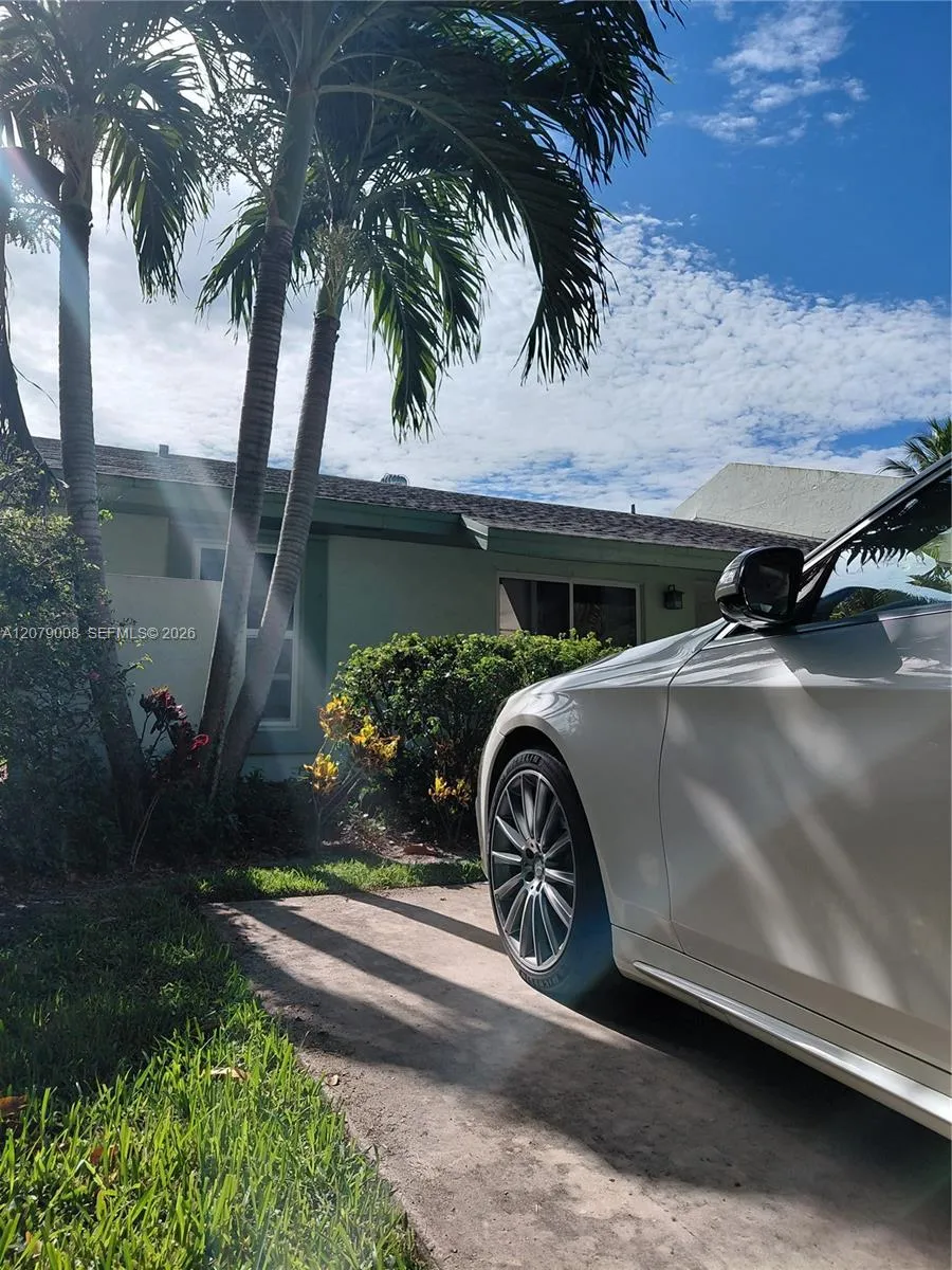 16 Camden Ln Boynton Beach, FL 33426