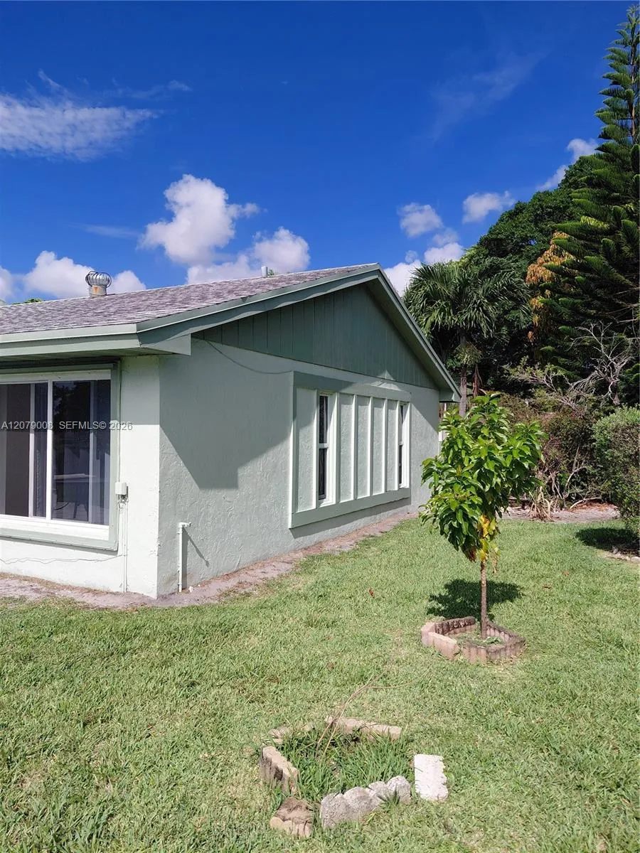 16 Camden Ln Boynton Beach, FL 33426