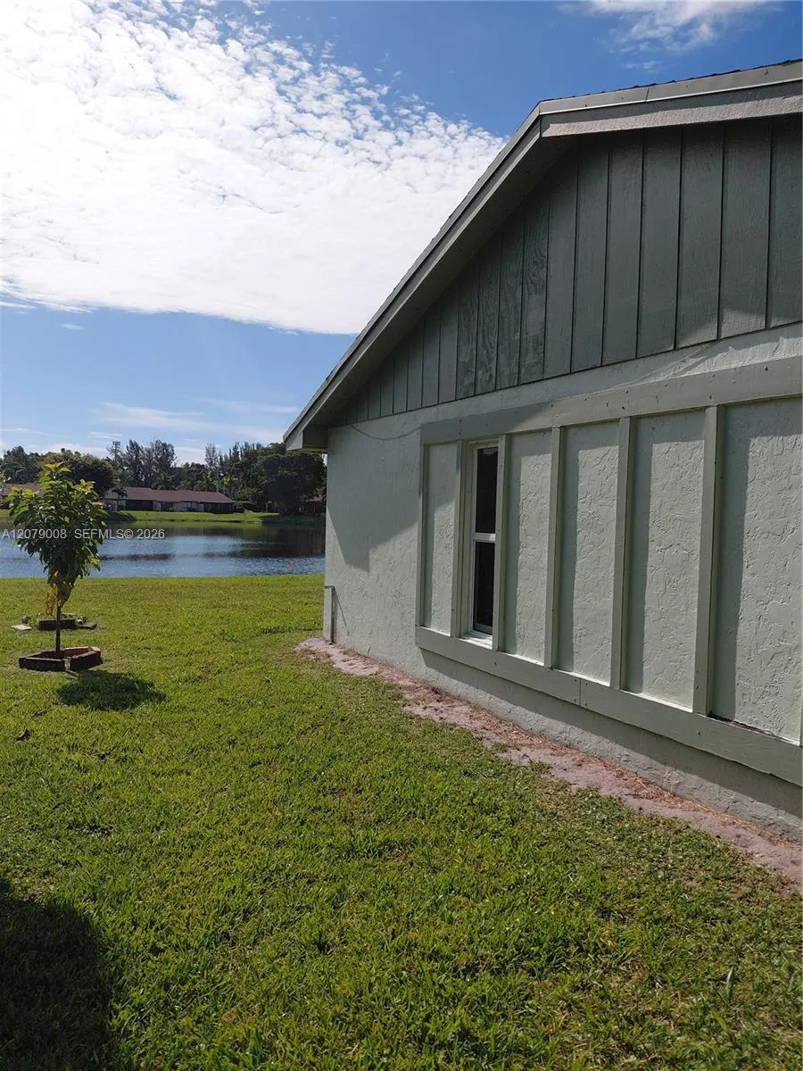 16 Camden Ln Boynton Beach, FL 33426
