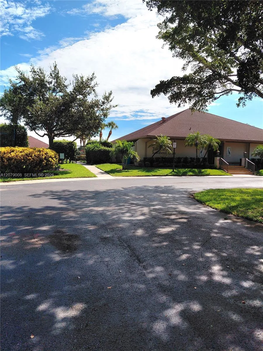 16 Camden Ln Boynton Beach, FL 33426