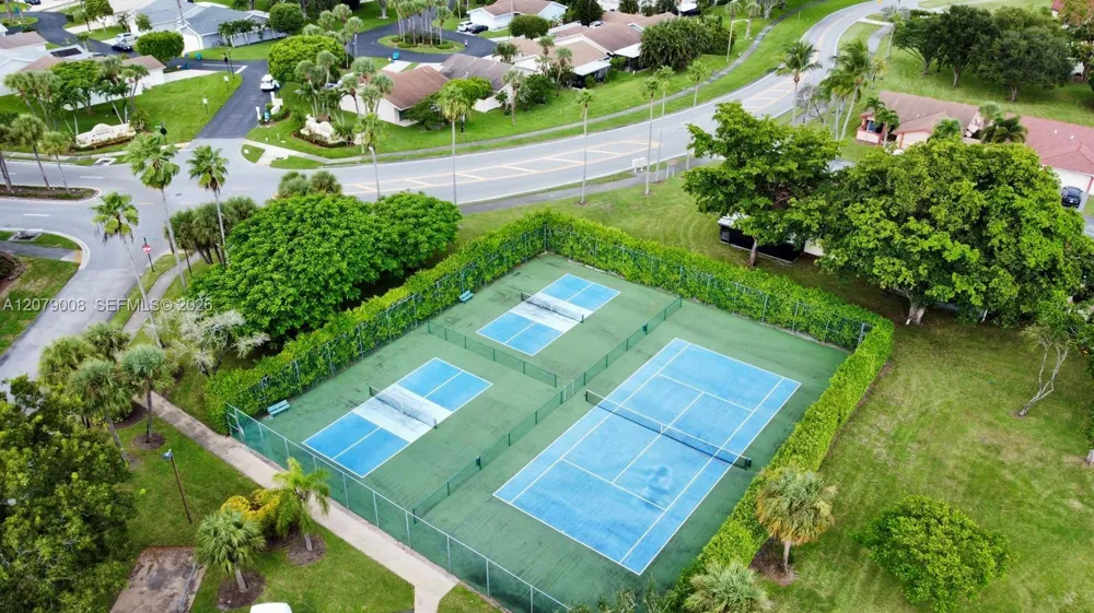 16 Camden Ln Boynton Beach, FL 33426