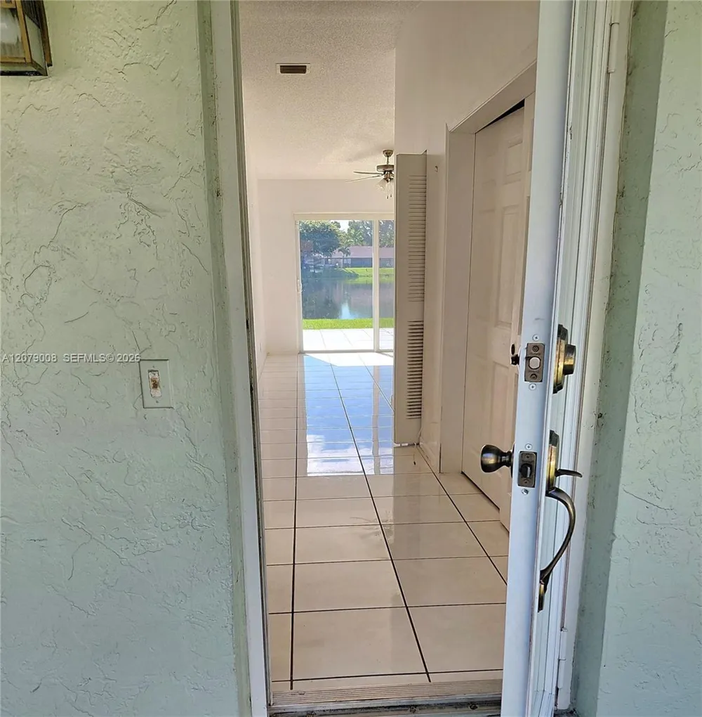 16 Camden Ln Boynton Beach, FL 33426